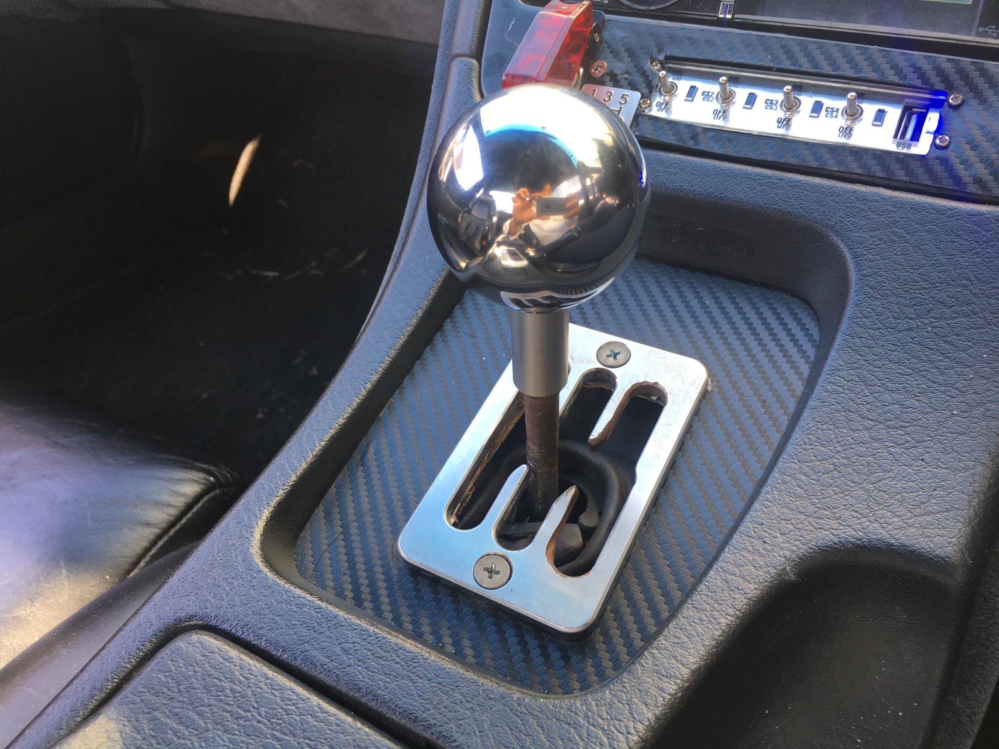 トヨキブリックス Toyoki Bricks やっぱりお気に入りのカスタムはコレですね 黒で決めた内装に シフト周りがシルバーだと ワンポイントでめちゃかっこいい と思います Z32 シフトノブ シフトゲート T Co Vii2wf3gmx Twitter