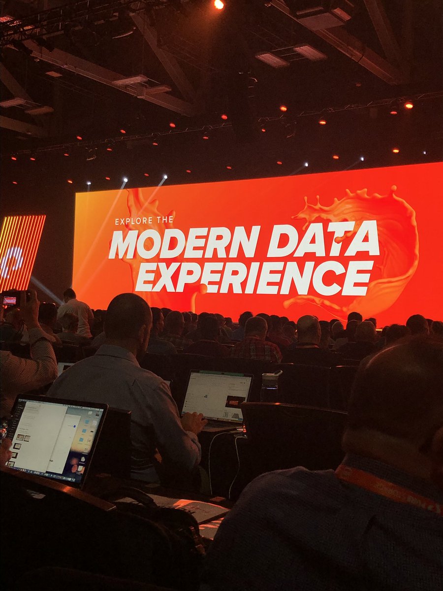lisamartinmedia's tweet image. .@PureStorage focused on the #ModernDataExperience by enabling #hybridcloud, delivering most of their portfolio as a service that’s simple, seamless, sustainable. @dvellante and I will dig into this on @theCUBE today &amp;amp; tomorrow