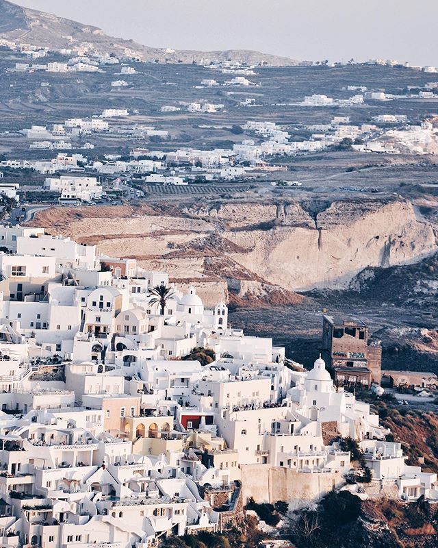 Layers of magical views in Santorini 
#thira #fira #firasantorini #santorini #santorini🇬🇷 #santorini💙 #santoriniisland #santoriniview #santoriniphotographer #santorinisecrets #greece #greece_travel #travelgreece #greece_moments #greece_is_awesome #gr… ift.tt/2O9DLbB