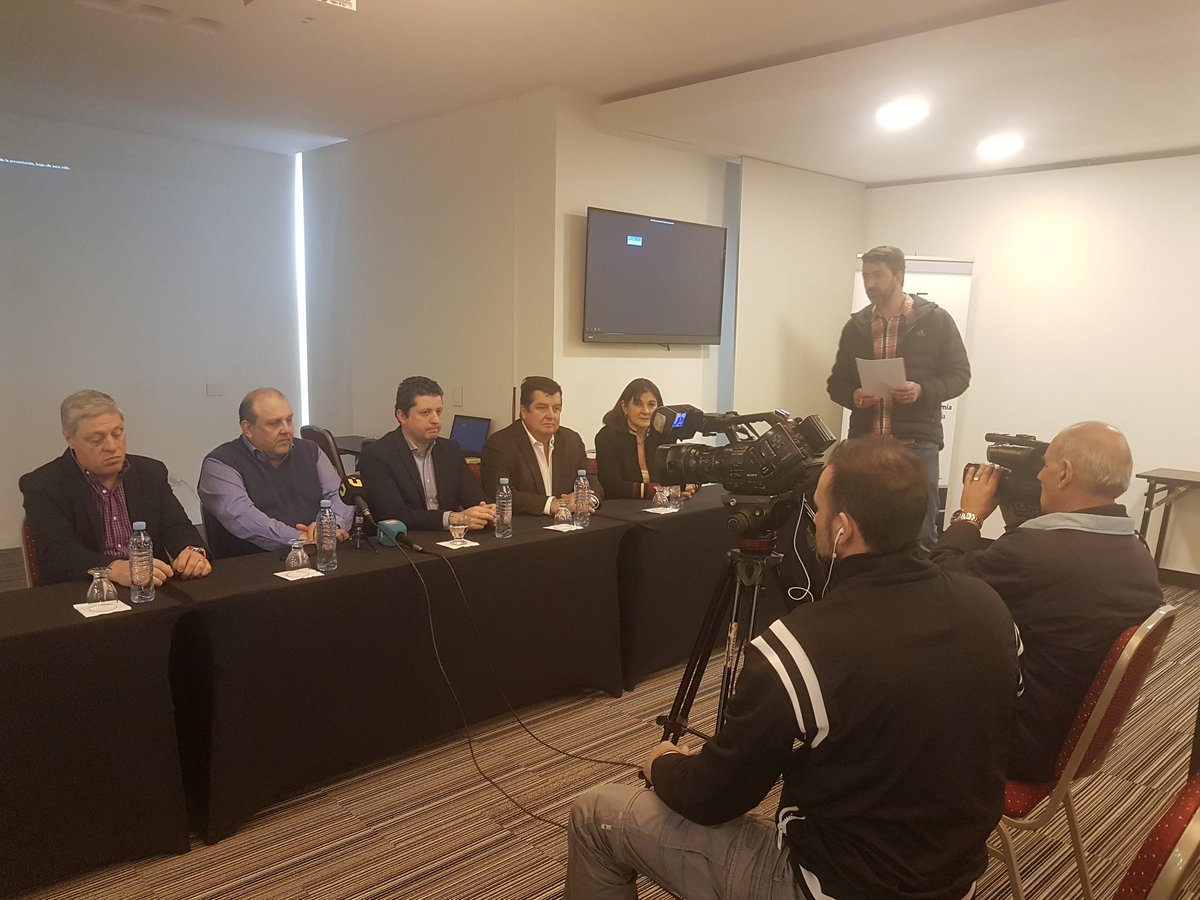 MendozaDebate's tweet photo. AHORA Conferencia de Prensa de los referentes de @acde @aem @fem @uim @cem https://t.co/tkclT4c9TH