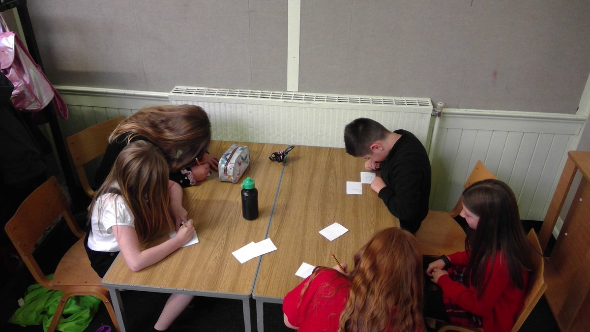 DenbeathP6_7's tweet photo. P6/7 and @denbeathp5_6   teamed up this afternoon to talk about children's rights. We heard some great discussions about 'needs' and 'wants'. There was some debate about how we ordered our needs and wants in terms of importance.  @UNICEF  #rightsandresponsibilites #teamwork https://t.co/vLZIchYkhx