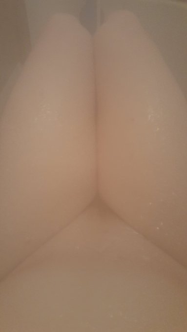 1 pic. Relaxing the shower/tub lol #trans #sexyshemales #sexdoll https://t.co/Ga0zI3XTFw