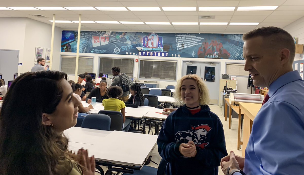 mytbtart's tweet photo. Our school district superintendent @Jeff_Eakins stopped by to visit our lab and speak w/ our club officers to learn more about our program and the impact we have with our students and the county #CAA #ArtAcademyClub #CreativeTitansOfTampaBay #TitanPride @TBTechHS @HillsboroughSch https://t.co/UdTWYdCiQg