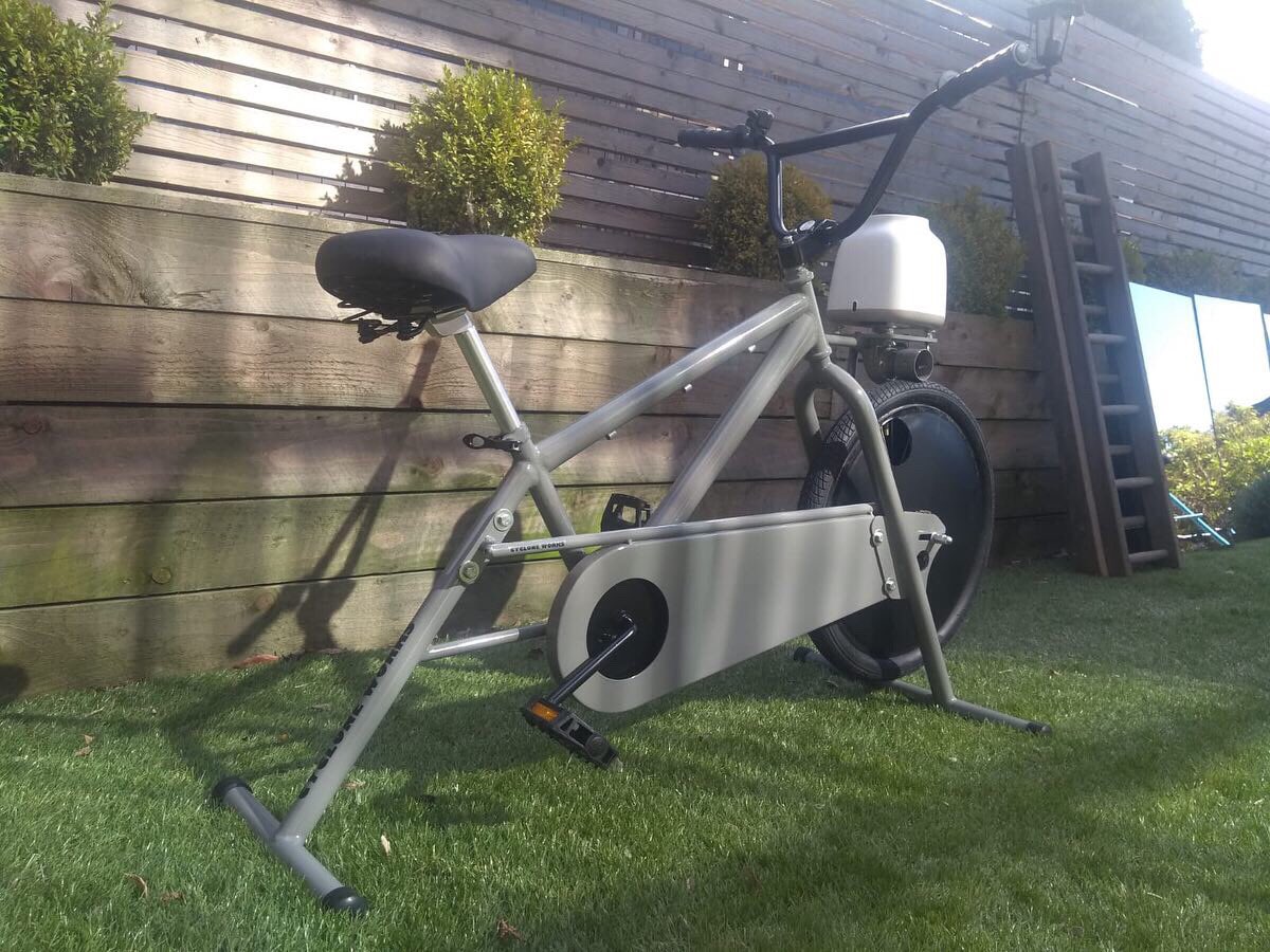 CycloneWorks's tweet image. One of our latest smoothie bikes made this week ready for delivery! #smoothie #smoothiebike #bike #cycle #fruit #vegetables #custommade #sports #fitness #healthyeating #sustainable #carbonneutral #exercise #vegan #vegetarian #healthyliving #cycloneworks #eco