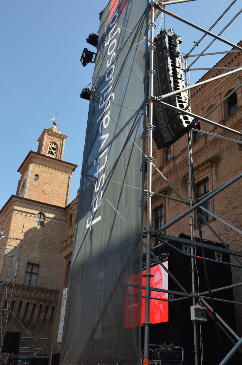 LeadingTechnolo's tweet photo. #FestivalFilosofia2019 nelle piazze di Modena, Carpi e Sassuolo @TheJBLpro line array #VTX #V20 #G28, portable pa #VRX900, #VP, mixer @SoundcraftUK #SiPerformer e finali
@CrownAudio #ITech4x3500HD. Allestimento tecnico a cura di
@pro_music
e OFB Service https://t.co/Ag80maHvbT