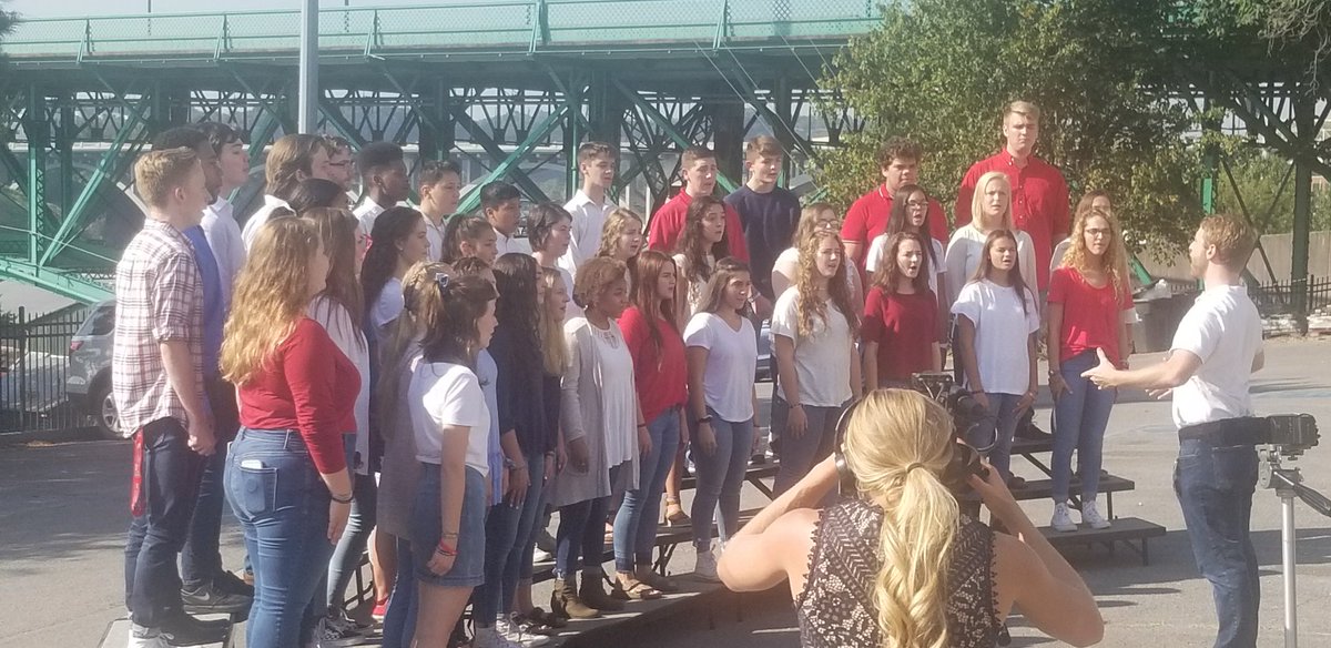 KnoxSocStudies's tweet photo. Excellent job @KnoxCentralHS Bobcat choir at the Citizenship ceremony at Blount Mansion today. Perfect way to celebrate Constitution Day welcoming new citizens to the best country in the world.@KnoxSocStudies @KCSInstruction https://t.co/m9Kzsl1nim