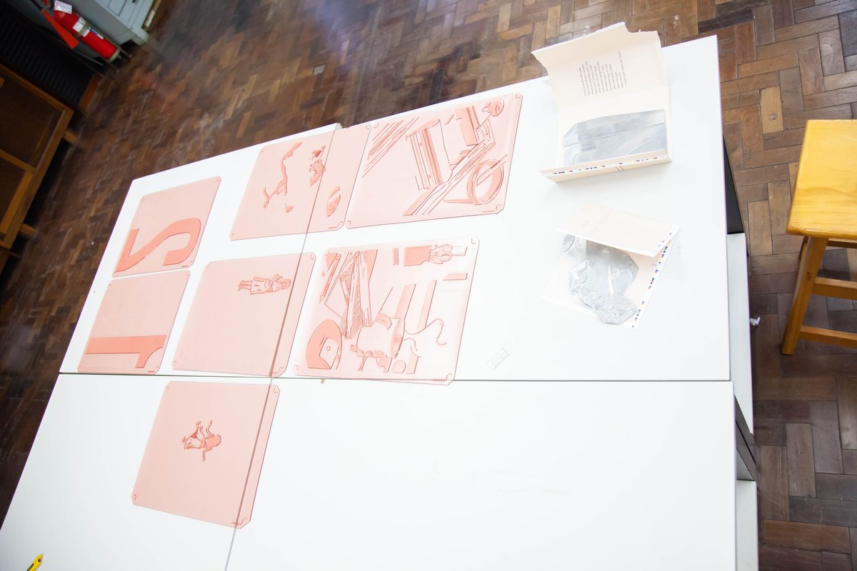 Cliart's tweet photo. CLICHÊS E #DESIGN DE #INTERIORES (PARTE I)
Projeto artístico para a agência Lab212
Projeto e #impressão: #LetterpressBrasil e #OTSP.
Objetivo: comemorar o aniversário da fundadora da #Lab212, Ligia Guimarães.
Peças: gravuras e lambe-lambes.
#Clichês: #Cliart.
#artesgráficas https://t.co/MLBuw7cikn