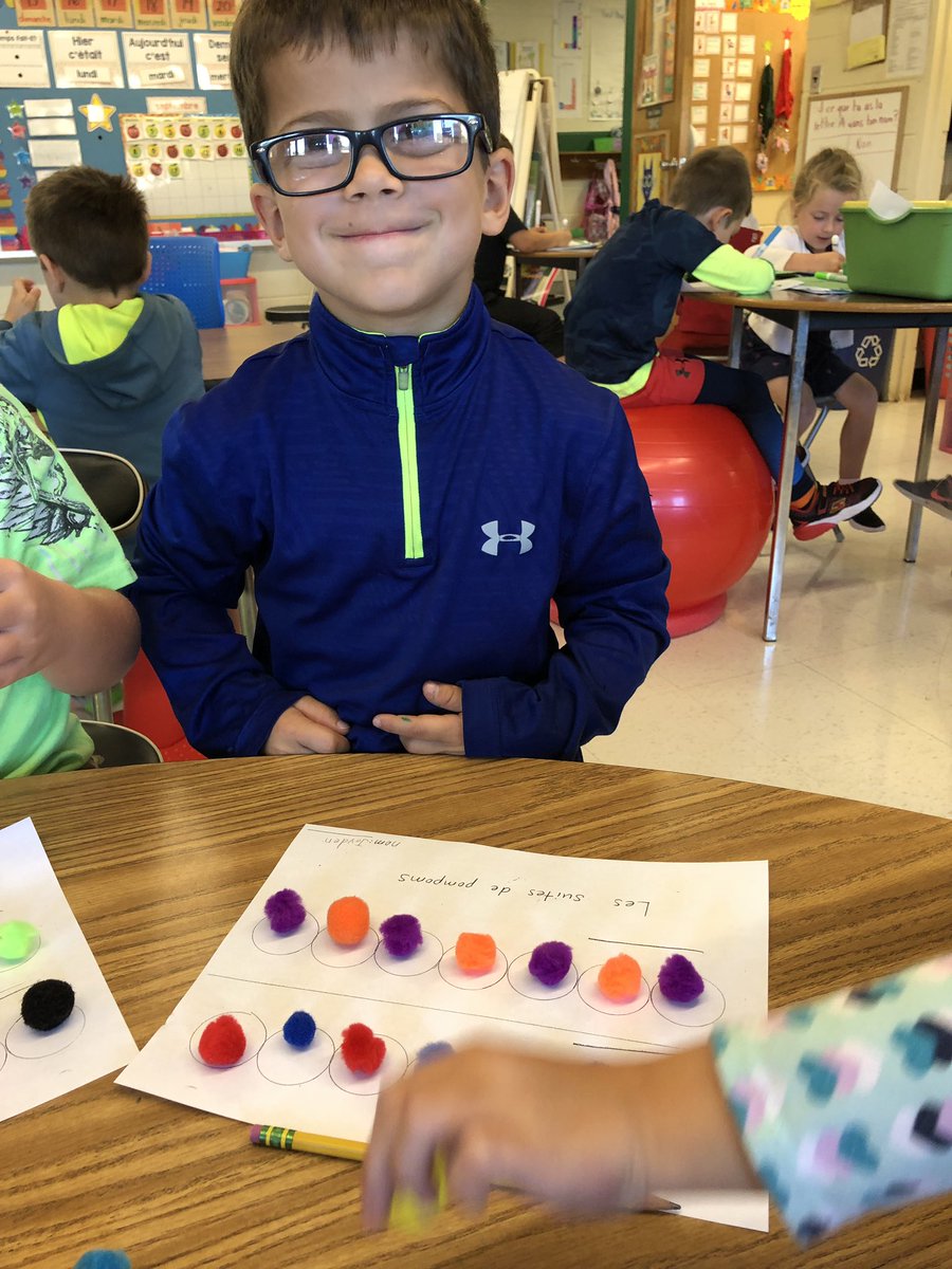 MmeAdamson's tweet image. We followed up with our activity and we needed to show Mme our régularité by circling it. We continued creating pompom patterns in guided math. @LimestoneDSB @AVPS_LDSB #patternfun