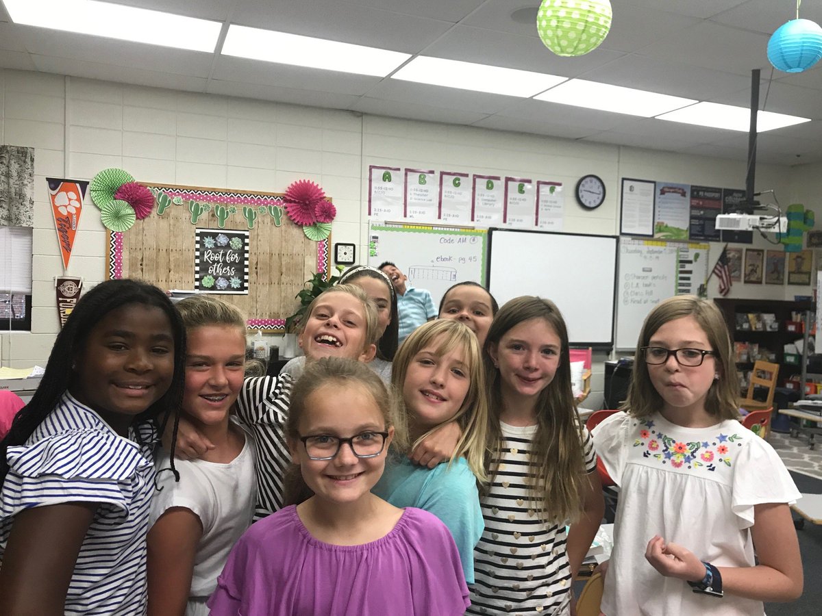 MrsAdamsclass3's tweet photo. Some candid pictures from our morning break! https://t.co/PWMhz6TKXn