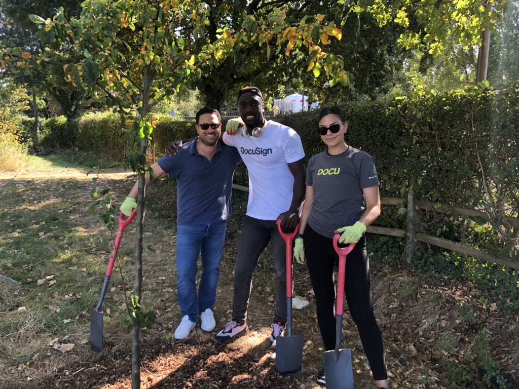 LorenAlhadeff's tweet image. Huge thanks to @DocuSignUK for inviting me to participate w them today in a project alongside @TreesforCities Fantastic way to get to know some of the team better &amp;amp; give back a little before next stop @DocuSignIMPACT #docusignforforests