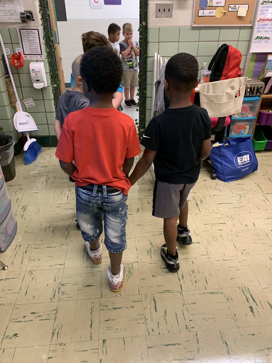 bingman222's tweet photo. The sweetest kinder friends ❤️ #npstalk https://t.co/BqafoYC7Rh