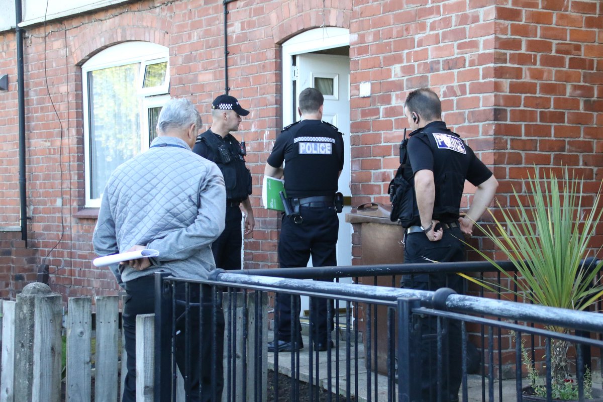 nottspolice's tweet photo. Officers today gave warnings to a number of people about the illegal importation of knives after the UK Border Force intercepted weapons bound for Nottinghamshire. 
https://t.co/ExhWn3QOVL https://t.co/ShWqLP3Rxe