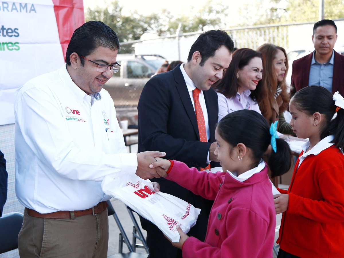 SEDESOL_Zac's tweet photo. Esta mañana en la primaria Miguel Hidalgo de la comunidad de Cieneguillas, Zacatecas, @gobiernozac, entregó 2 mil 245 Paquetes de Escolares ⭕ #UNE a 19 escuelas públicas del municipio.

#EstamosCumpliendo ✅ https://t.co/Eu5INxCXXB