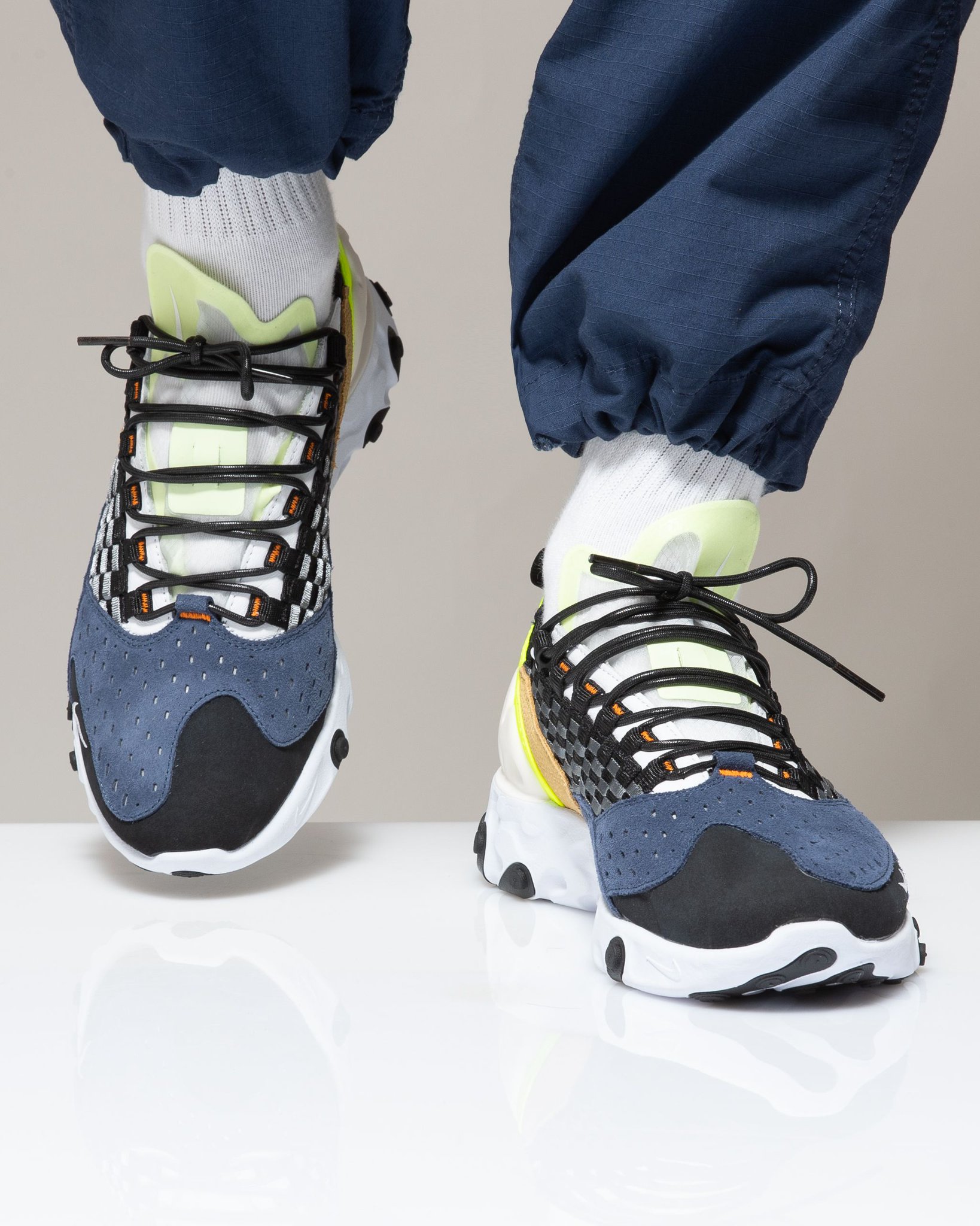 nike sertu black volt