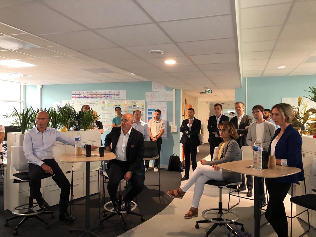 srichard's tweet image. Plus que jamais, l’#experienceclient doit être une priorité pour @orange. Ravi d’avoir pu partager cette ambition avec les équipes #Djingo de @SophiAntipolis et les forces de vente d’@Orange_France réunies à Nice ! Leur accueil est toujours aussi chaleureux et enthousiasmant 🎉