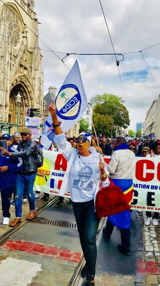 JfRuyange's tweet image. BRUXELLES: LES CONGOLAIS FAYULISTES S’EXPRIMENT À L'ARRIVÉE DE  @fatshi13

*Fayuluquement, la tshisekedisation du pays est une kabilisation, d'où l'argent du peuple vitalement amidatisé doit être remis. Tous dans la recherche des #15Millions.  Richesse de l'Académie Française
