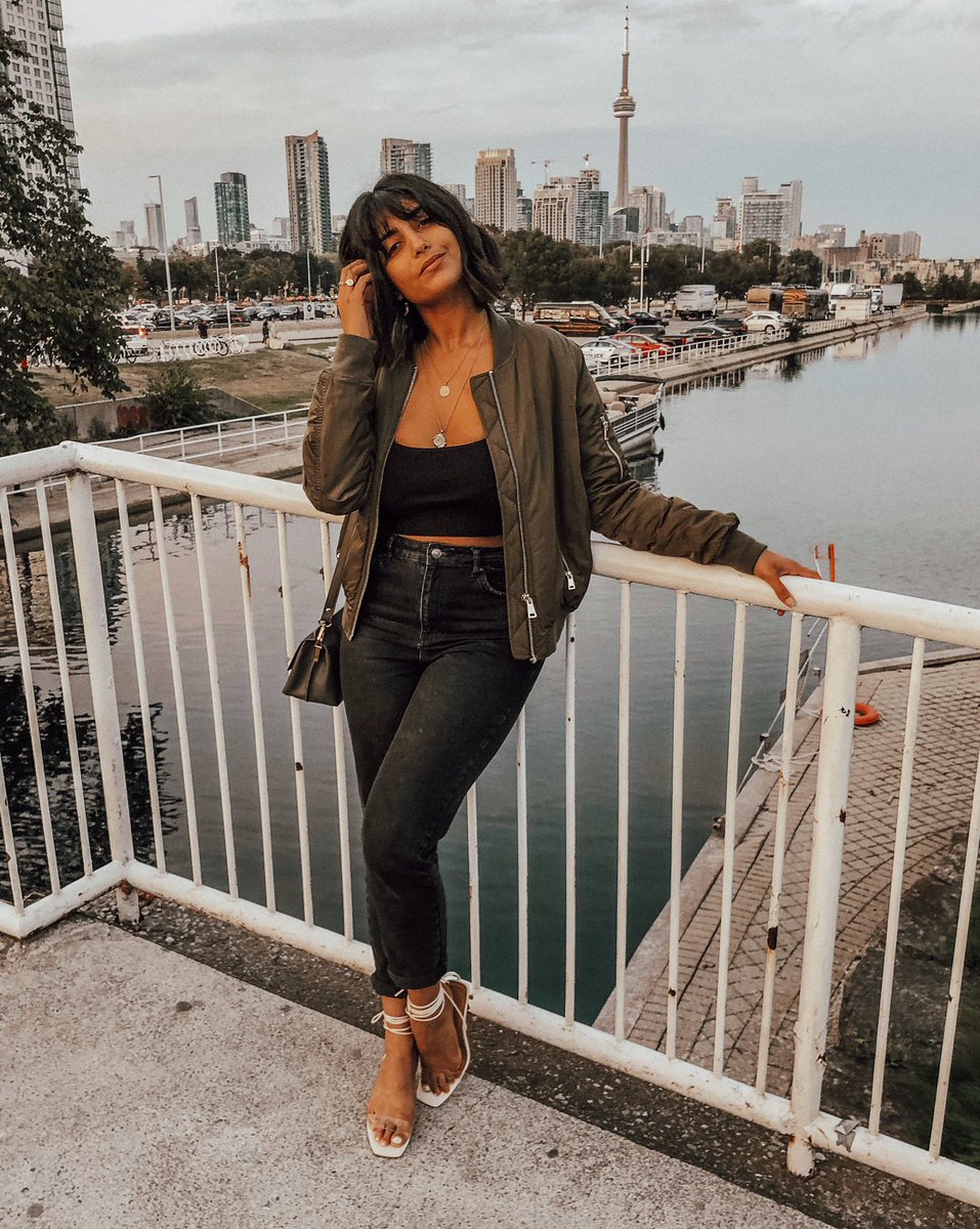 #Ad Felt like actual royalty at #TheRoyaltyTour with my #AmexCobalt  Card. <a href="/AmexCanada/">Amex Canada</a> Cardmembers got access to an exclusive lounge with food + drink tickets and incredible seats at @budweiserstage. More info: amex.co/31WkQp5