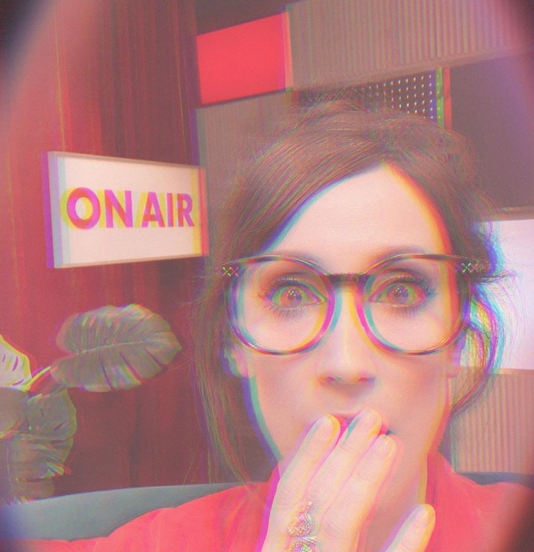 Ana_MorgadeCFO's tweet photo. Buenas tardes !! ❤
Hoy @ana_morgade ya ha empezado a presentar el programa @vodafoneyu de la mano de su compañera y muñesca @lorenacastell ,mucho ánimo en esta nueva etapa de tú vida ❤. https://t.co/ApA1sxGQw9