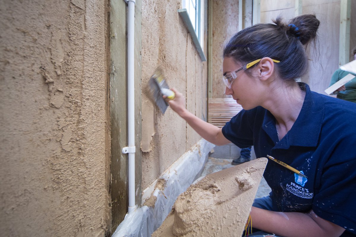 Do you supervise trades working on built heritage projects &amp; want to develop your staff? Bookings now open for our Mentoring in Built Heritage CPD course <a href="/Wentworth_House/">Wentworth Woodhouse</a> 16th Oct, fully funded by <a href="/bandce/">B&CE</a> book here bit.ly/2klXdW5 #heritage