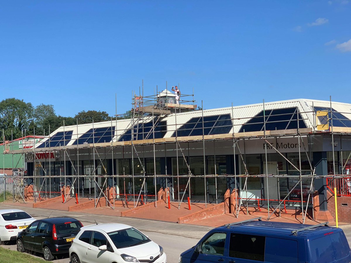 scaffoldingstr1's tweet photo. Job we just finished for a painter to clean  and paint the roof in FRF Bridgend 🙌 glad we had some nice weather for this one ☀️ 

Call us today for your no obligation quote 📲 

#scaffolding #scaffoldingjob #tuesdaythoughts #noobligationquote #scaffoldingquote #scaffoldingwales https://t.co/fcuR7AJzDd