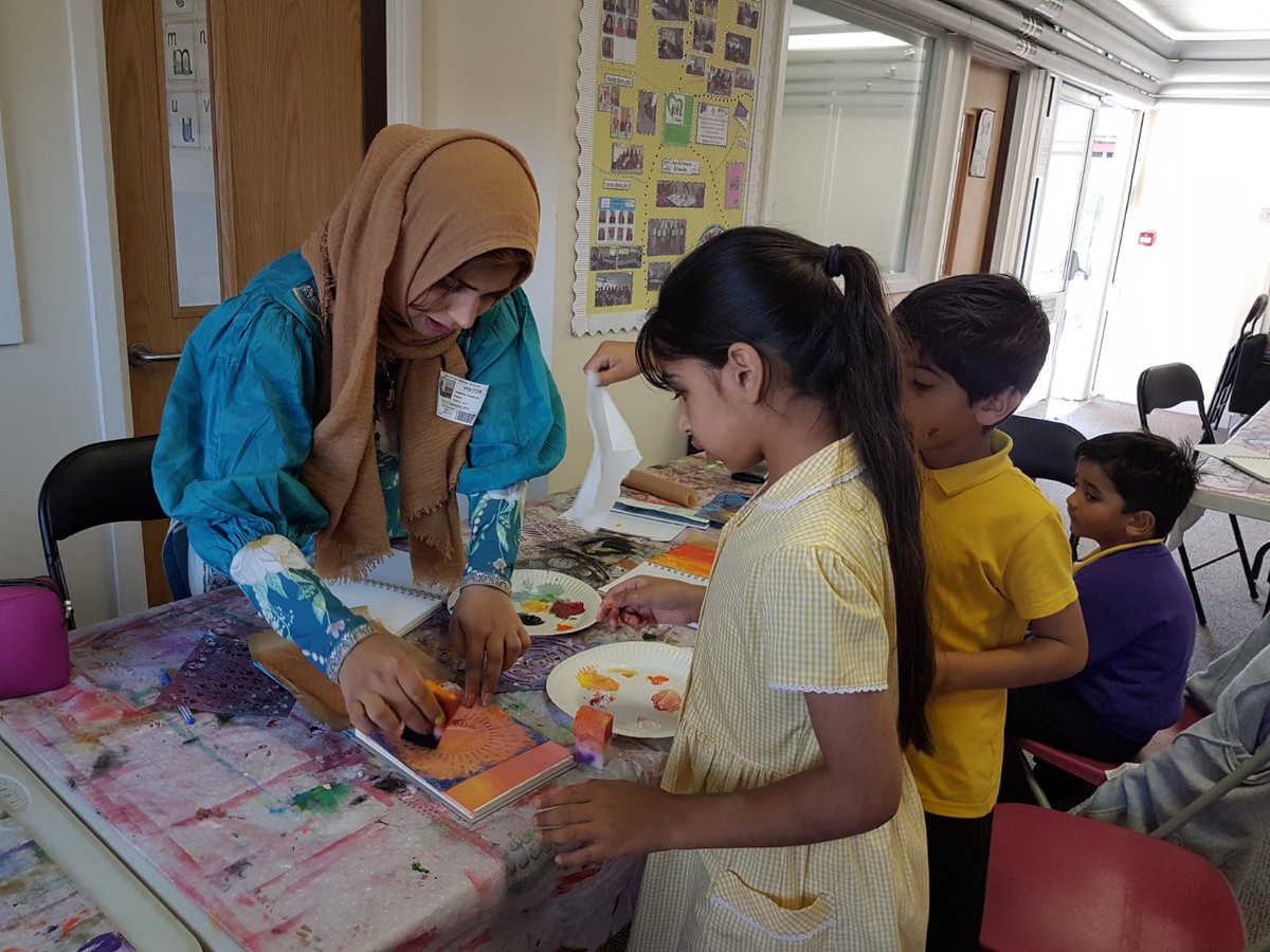 LHS_Watford's tweet photo. There are still a few places available on the #clp #mixedmedia art course. Just £10 per family! Contact Miss Gomes to join! #CreativeLearningPartnership @PSTLHS @HeadLHS https://t.co/iSObuzG8wP