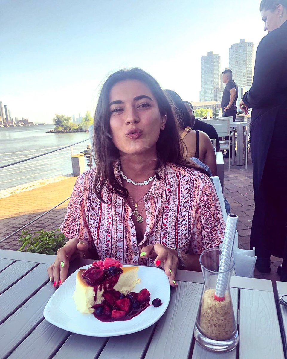 Dessert tastes a little sweeter when you’re happy. #WatersideNJ #HudsonRiverViews
Photo: IG gurleyenber