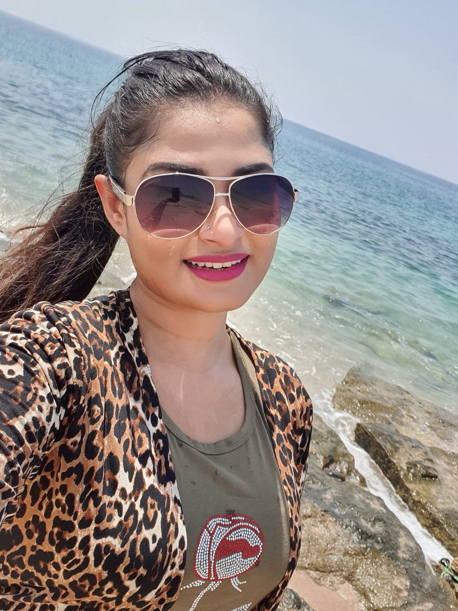 actressshila's tweet photo. এক পায়ে নুপুর আমার অন্য পা খালি
 এক পাশে সাগর এক পাশে বালি 😘😘 https://t.co/aOCmqflSQa