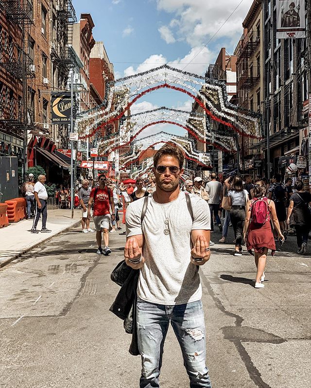 sebastianrulli's tweet photo. Después...
Después te llamo
Después lo hago
Después lo digo
Después yo cambio.
Dejamos todo para Después, como si el después fuese lo mejor, por qué no entendemos que :
Después el café se enfría, 
Después la prioridad cambia,
Después el encanto se pierde… https://t.co/XDSjxy9tHH https://t.co/3hLohQ0ZNC