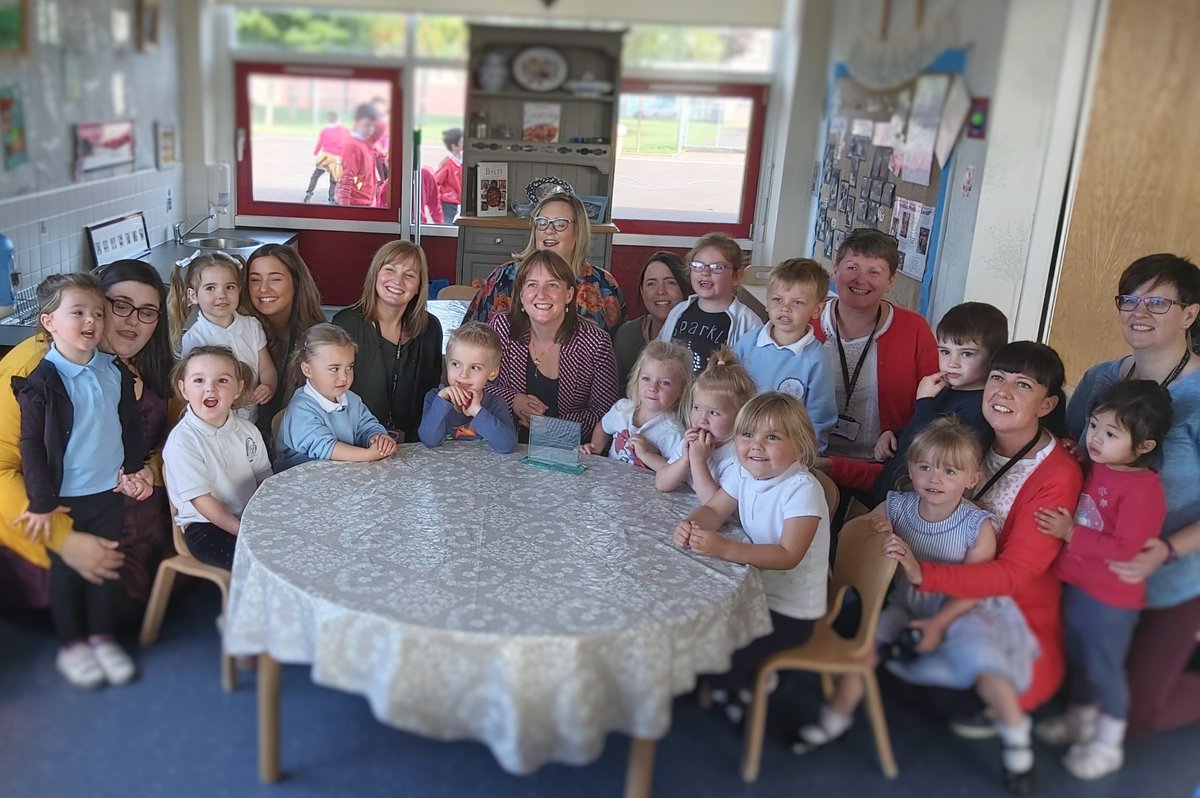ScotGovEdu's tweet photo. Today, Children’s Minister visited award-winning @BowhouseBairns Nursery where the practitioners have come up with amazingly creative & fun ways to develop children’s understanding of the world around them, with great results for the children, their families and staff.
#ELCTeam https://t.co/HOeOqTr1hI