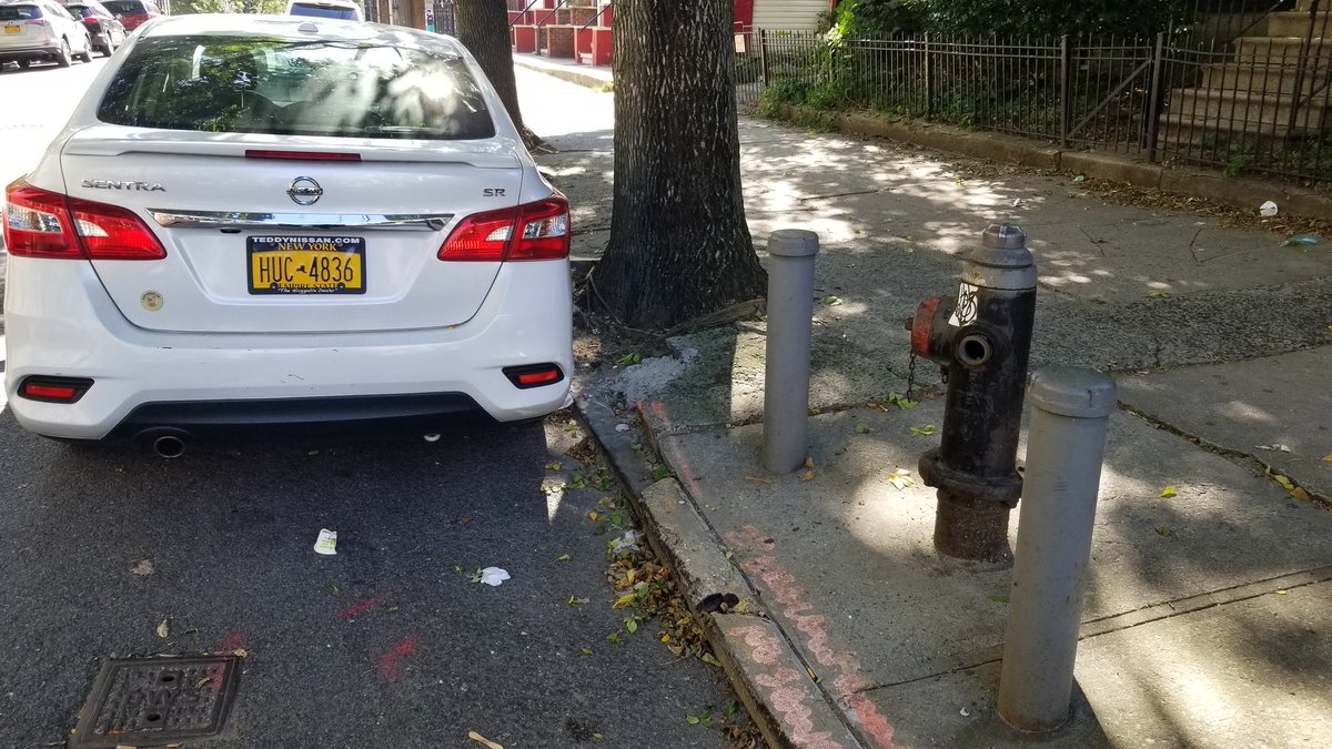 Strike 19:Still has the  @NYPDnews placard.Still allowed to park at the fire hydrant. #placardcorruption