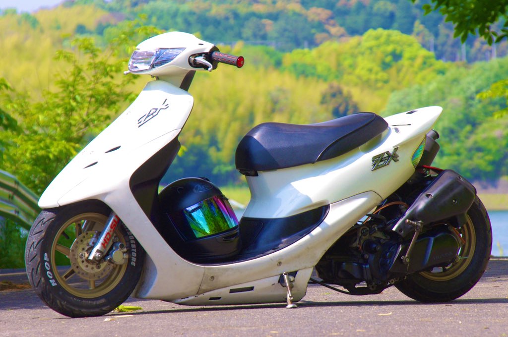 白も割と好きやったなあ。 ヘッド下がりのゴミやったけど。 #honda