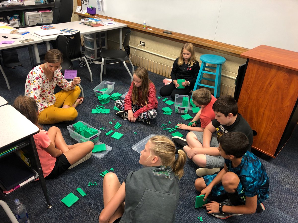 heidiharris515's tweet image. I spy with my little eye LOTS of visible mathematics!! Our kids are fortunate to have a teachers who are wiling to do what feels uncomfortable to them to help kids be successful in ways that make sense to them as learners. #uvlearn #cgi #ourkidsarelucky @5thgradeRopps  @mommavoth