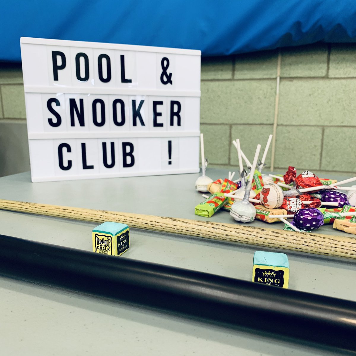 AstonUniPool's tweet photo. Very successful Freshers Fair today! Great to speak to lots of new students and many returning members 😍
We even dressed up for the occasion 😉🎱❤️
#AstonPool
#AstonWelcomeWeek
#AstonFreshers https://t.co/VByFpB00Zk