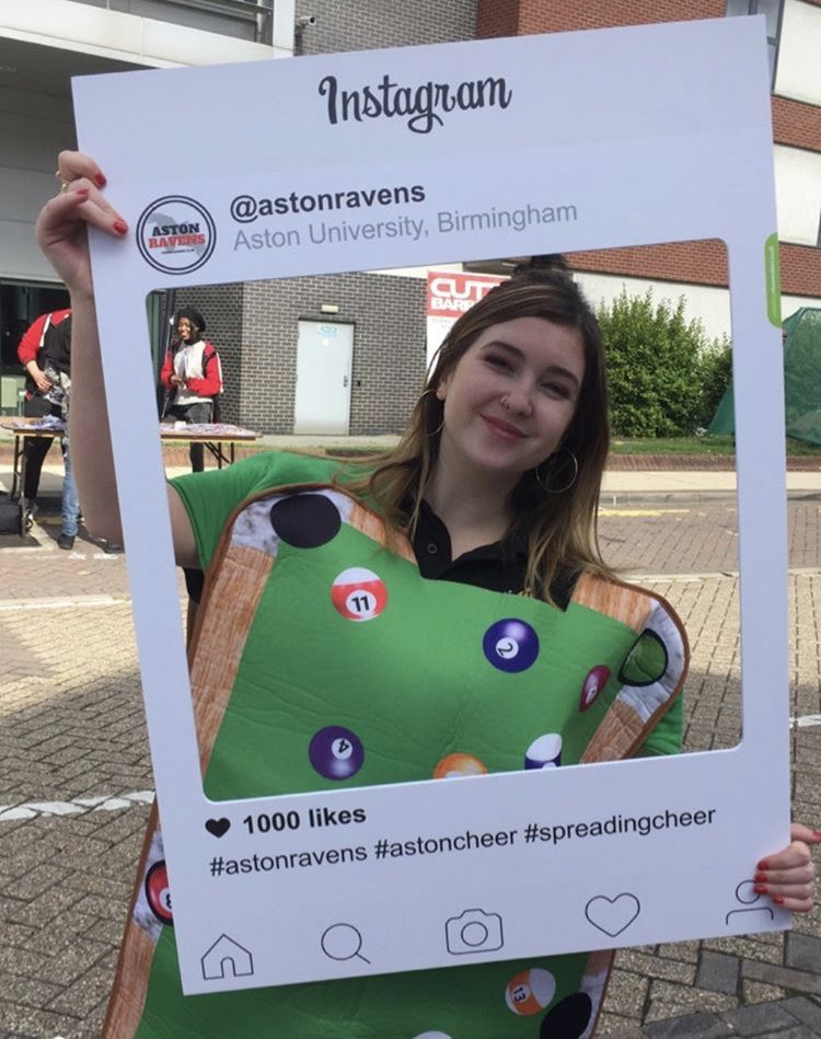AstonUniPool's tweet photo. Very successful Freshers Fair today! Great to speak to lots of new students and many returning members 😍
We even dressed up for the occasion 😉🎱❤️
#AstonPool
#AstonWelcomeWeek
#AstonFreshers https://t.co/VByFpB00Zk