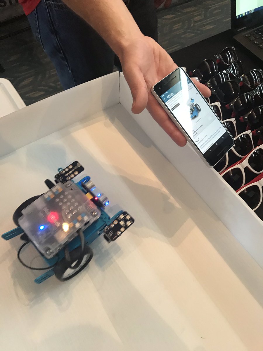 LizReyesAZ's tweet photo. So many cool learning gadgets at the @AZSciTechFest expo this morning! #IdeasforDAYS #STEM #STEMeducation #STEAM https://t.co/6wBMGlyrnJ