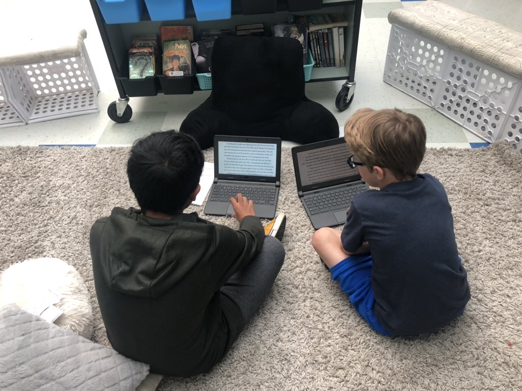 GHMSparker's tweet image. #GrizzlyGrowth #PartnerReadAloudTuesdays Ss found partners to read aloud a book! Ss practiced pace and tone!