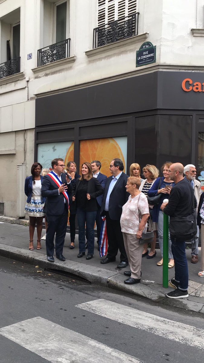 ValerieNahmias's tweet photo. Inauguration de #vertiges sur la rue #laCondamine #Paris17 avec  @geoffroyboulard @Alix_Bougeret @GuerrePhil @H_Charp et les #CCQ #Batignolles + #MLK. C’est 17 nuances de #vert pour embellir les rues bétonnées sans végétation. Un beau pari, réussi! Merci @LeCyKlop https://t.co/ZCdfCHYtam