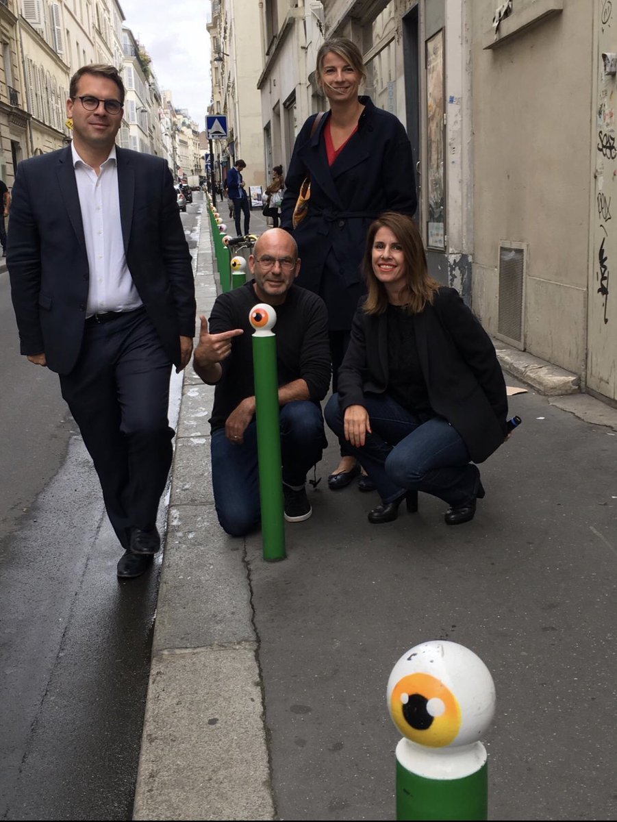 ValerieNahmias's tweet photo. Inauguration de #vertiges sur la rue #laCondamine #Paris17 avec  @geoffroyboulard @Alix_Bougeret @GuerrePhil @H_Charp et les #CCQ #Batignolles + #MLK. C’est 17 nuances de #vert pour embellir les rues bétonnées sans végétation. Un beau pari, réussi! Merci @LeCyKlop https://t.co/ZCdfCHYtam
