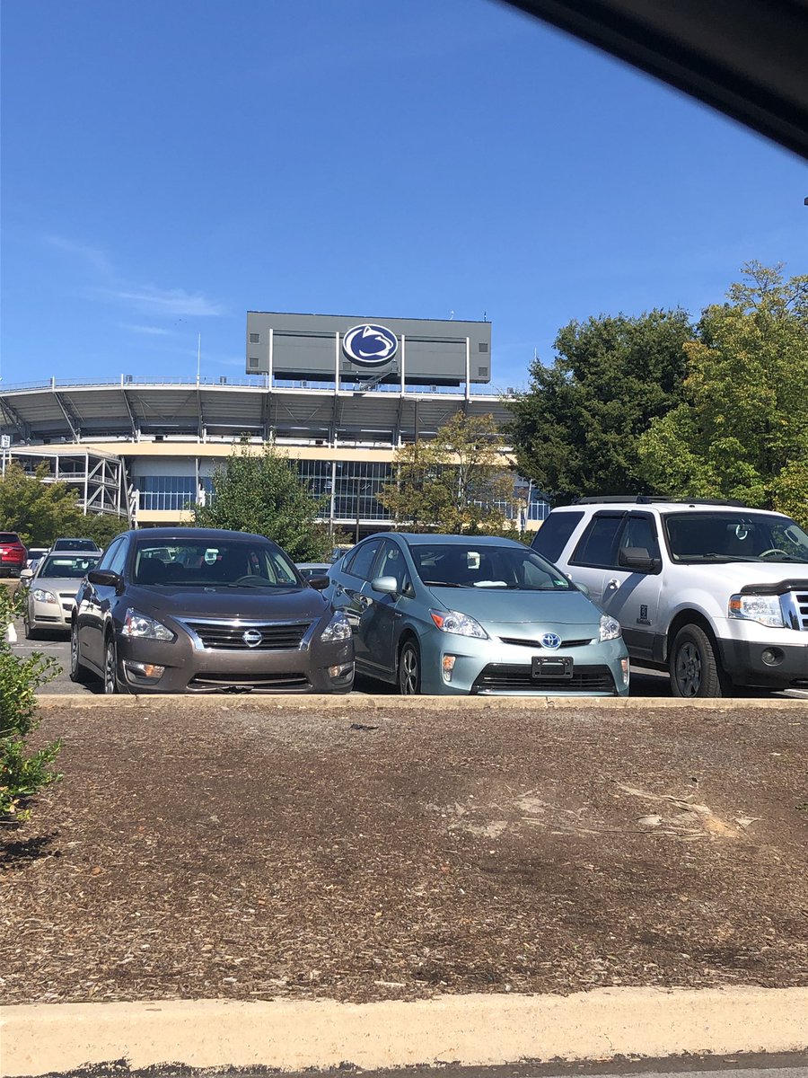 PamelaBrutto's tweet photo. Day 1 at PSU! Full time roles today, internships tomorrow. Stop by the #brycejordancenter Con-40 to learn more! @PennState @PSU_Career #psufcd https://t.co/VjHiEJnNMT