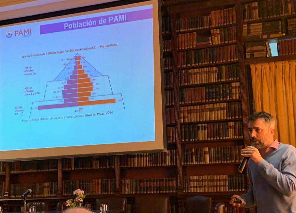 ArgentinaRafca's tweet photo. Primer encuentro #RAFCA. Academia Nacional de Medicina. Los Dres. Smietniansky Maximiliano y Nicolino Tomas hablaron sobre el rol estratégico de #PAMI (Instituto Nacional de Servicios Sociales para Jubilados y Pensionados) en un Registro Nacional de Fractura de Cadera. https://t.co/jo5Icf6eVW