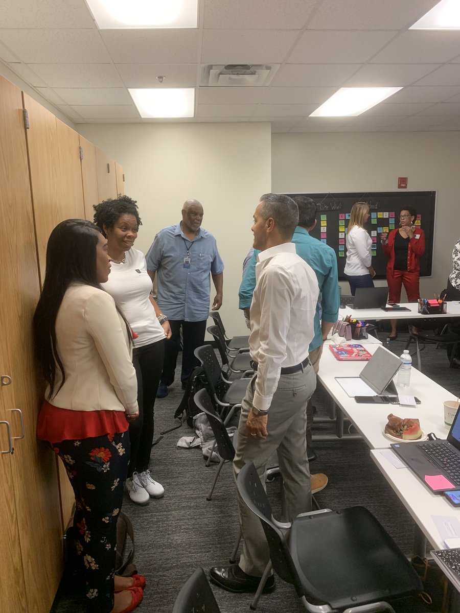 therealjihanj's tweet photo. First stop of the day was at @KIPPMAC as they hosted all of @apsupdate charter schools IT staff for a two-day MIE Trainer Academy! With the help of @maggieLphillips, this team is well on their way of becoming #microsofttrainers. See you all tomorrow! #MicrosoftEDU #MIEExpert https://t.co/G5IAca5lCn