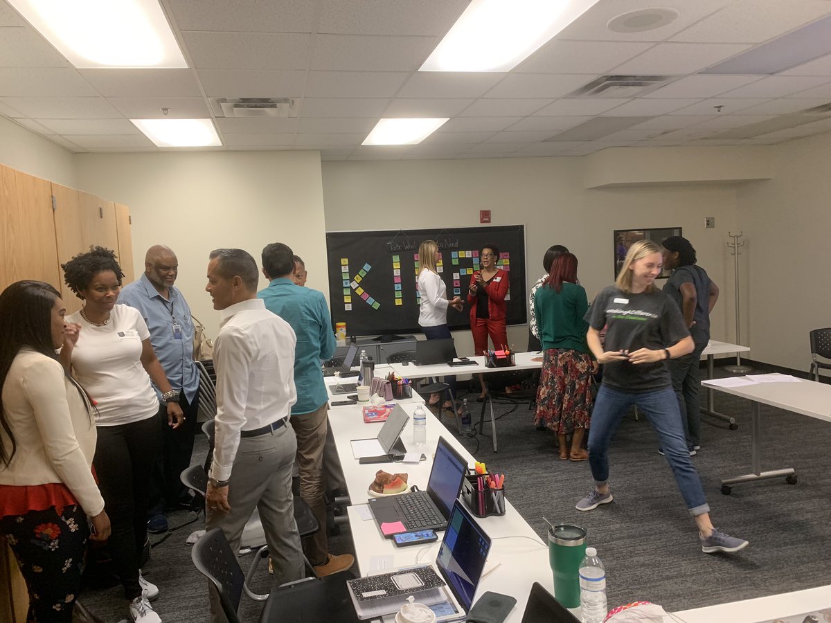 therealjihanj's tweet photo. First stop of the day was at @KIPPMAC as they hosted all of @apsupdate charter schools IT staff for a two-day MIE Trainer Academy! With the help of @maggieLphillips, this team is well on their way of becoming #microsofttrainers. See you all tomorrow! #MicrosoftEDU #MIEExpert https://t.co/G5IAca5lCn