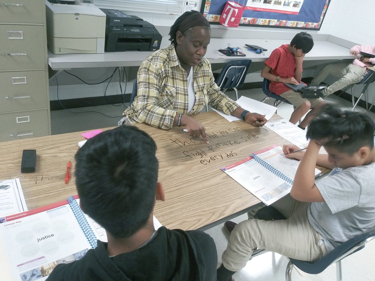RCMSLitcoach's tweet photo. A great example of a modeled think aloud/write aloud by a 7th grade READ 180 teacher during her small group portion of lesson. Kudos Ms. Delicia Williams!@SSCMSStallions @CampbellK1EDU @simmonsteacher https://t.co/tNDaVf13Kt