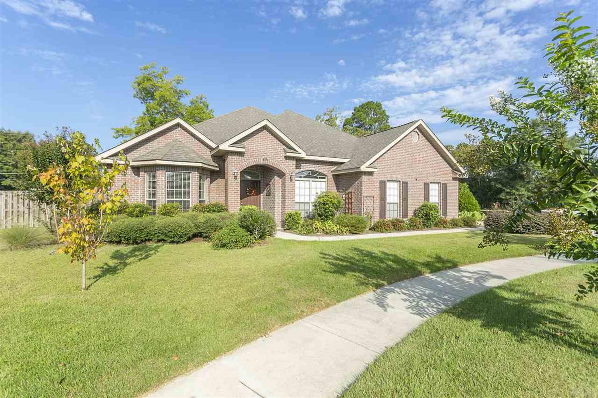 RealtorHenszey's tweet photo. I have a new #listing in #Cantonment #FL  https://t.co/idbVFJXS4B https://t.co/VFbRQLmdVA