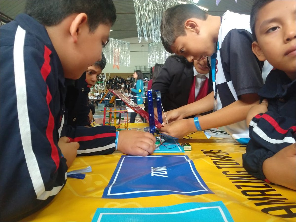 Tercer_TiempoGT's tweet image. Tecnología Adelante
Ing. Raúl Ambeliz Co.Tecnologia Adelante y GoRobotics.
👏🏽 Las primeras  olimpiadas de robótica en Guatemala! #GoRobotics #TecnologiaAdelante
📍 La sede: Colegio Nuestra señora de los Ángeles &quot;Santa Elisa&quot;