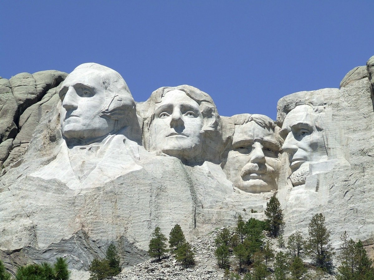 Do you enjoy to travel and experience different places, countries and cultures? There is so much to do and experience in the United States of America. One such place is Mount Rushmore in South Dakota.