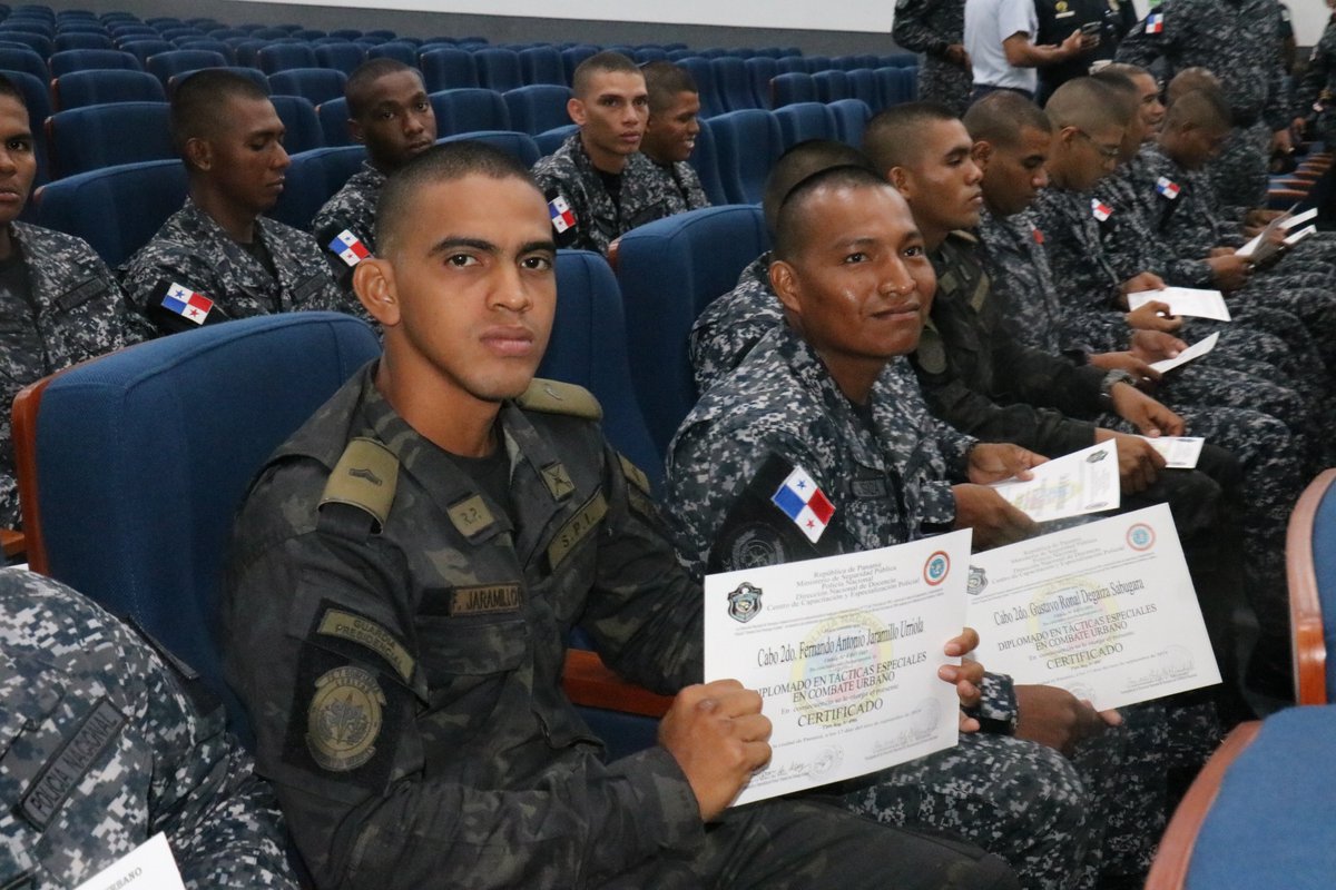 SPIPanama's tweet photo. Con el objetivo de ampliar los conocimientos, los Cabos 2do. Fernando Jaramillo y Roswell De Gracia @SPIPanama, participan del #1erDiplomado Nacional y el #2doCurso Internacional de Tácticas Especiales en Combate Urbano dictado por @ProtegeryServir #ISPOL #ElSPIContigo. https://t.co/MK8yGoWak3