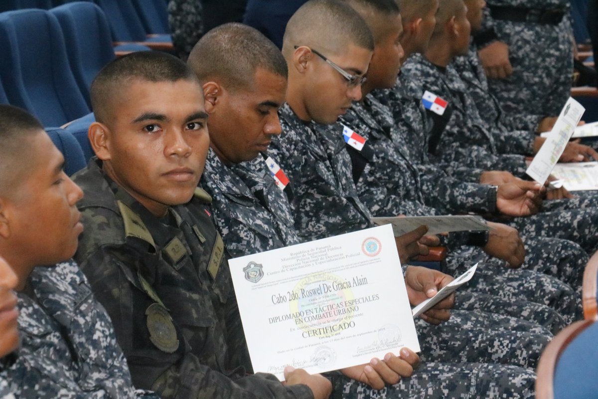 SPIPanama's tweet photo. Con el objetivo de ampliar los conocimientos, los Cabos 2do. Fernando Jaramillo y Roswell De Gracia @SPIPanama, participan del #1erDiplomado Nacional y el #2doCurso Internacional de Tácticas Especiales en Combate Urbano dictado por @ProtegeryServir #ISPOL #ElSPIContigo. https://t.co/MK8yGoWak3