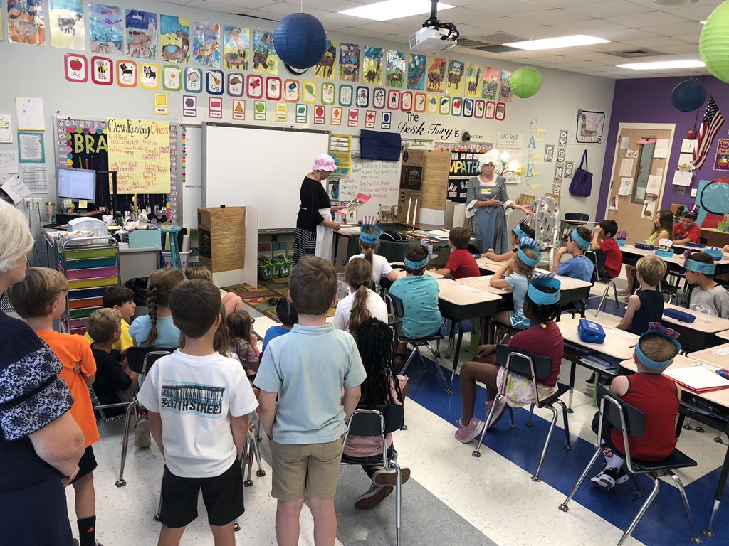 NewHanoverCoSch's tweet image. Members of the Daughters of the American Revolution speaking to @CodingtonES 2nd graders on Constitution Day. #nhcschat @g_elmore8 @tmatt757