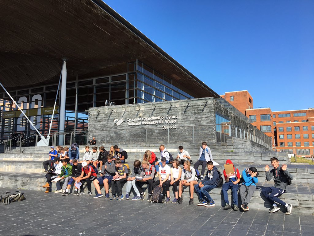 SibfordGeog's tweet photo. A fascinating day learning about the regeneration of Cardiff Bay for our Year 11 Geographers #SibfordGeography #SibfordHumanities #Year11Sibford #Geographyfieldtrip #MargamFSC #Cardiff #sunalwaysshinesinwales https://t.co/wEUuFpZTH7